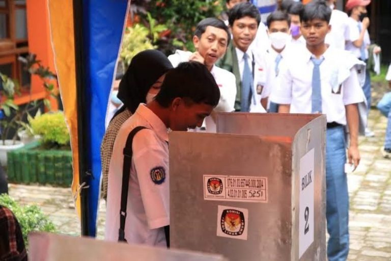 Warga Cirebon Masih Memiliki Kesadaran Politik yang Rendah, Upaya Mendidik Generasi Muda