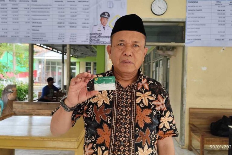 Ribuan BPJS PBI di Cirebon Mendadak Nonaktif, Warga Serbu Kantor Desa